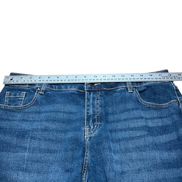 LANE BRYANT Cotton Blend Stretch Mid-Rise Boyfriend Capri Flex Magic Waistband - Picture 6 of 11